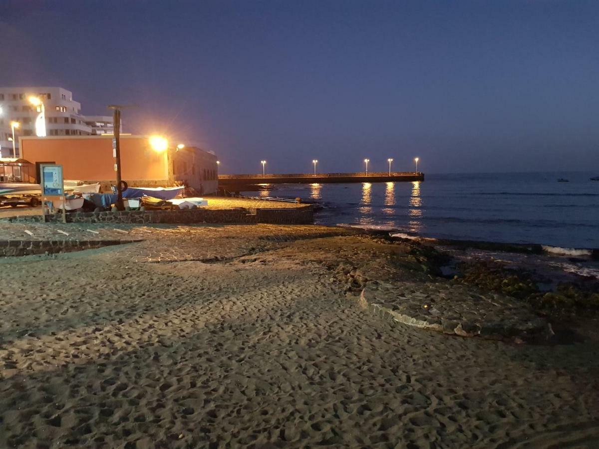 Alquilaencanarias El Medano Mirazul Plaza Roja Bagian luar foto